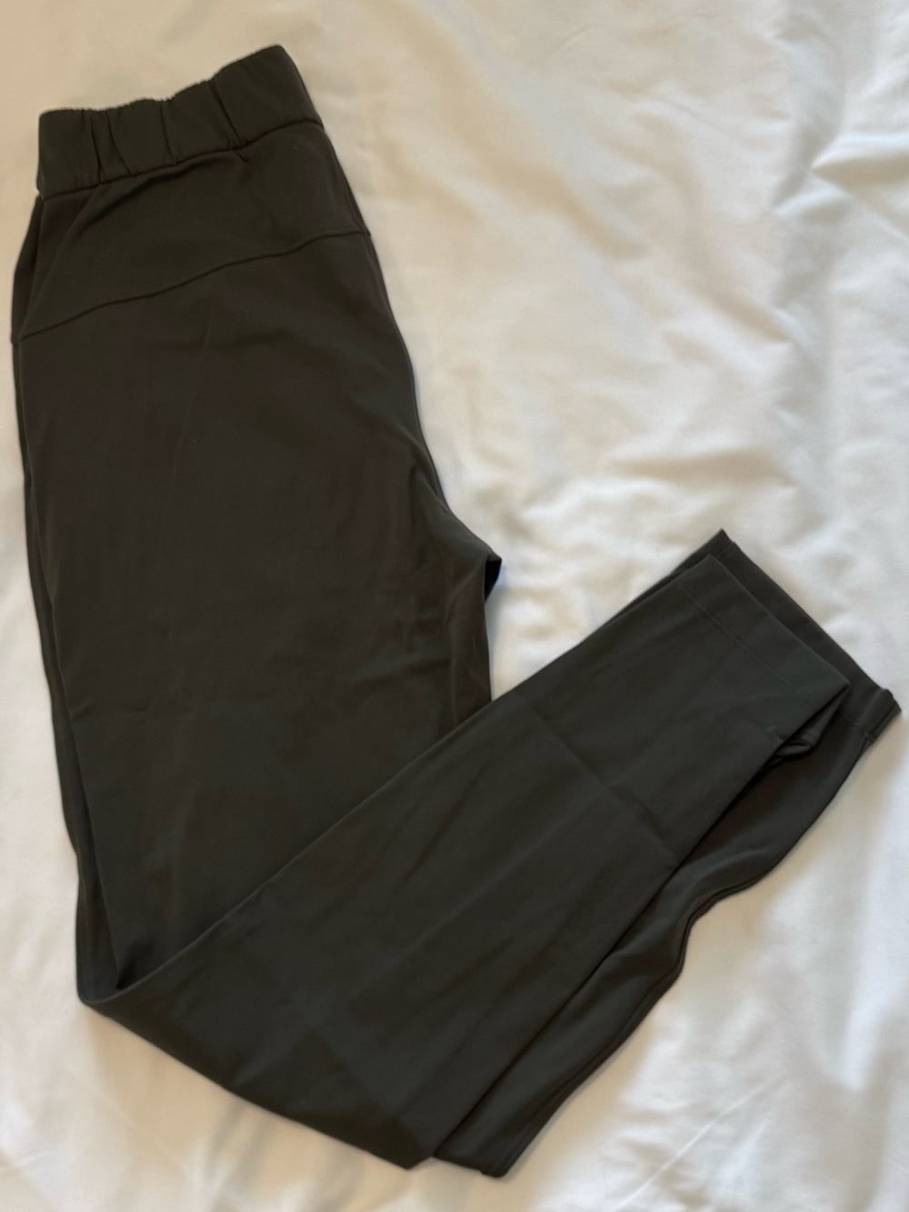 Lululemon On The Fly Pant *28"
Dark Olive